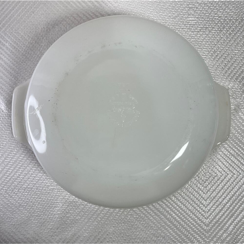 Meadow Green Fire-King Anchor Hocking Milk Glass Round Casserole 2 Qt No Lid VTG - Picture 6 of 7